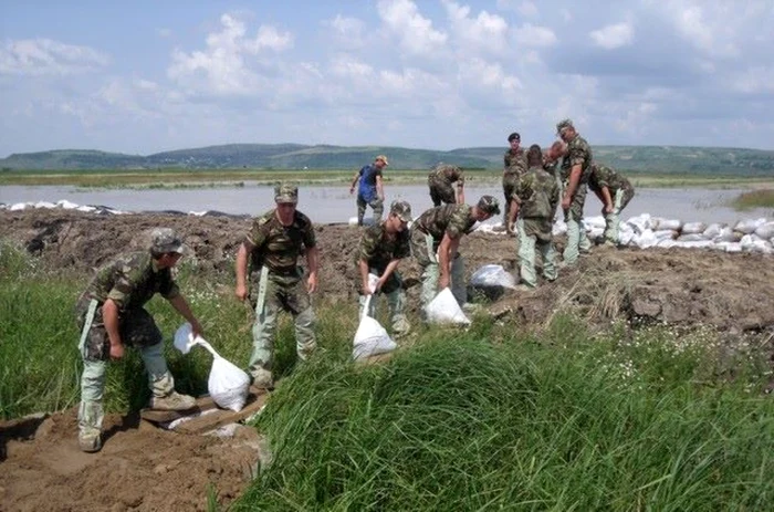 Armata a fost chemată în ajutor în 2014 FOTO: arhiva Adevărul/MApN