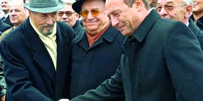 Emil Constantinescu, Ion Iliescu şi Traian Băsescu,
cei trei preşedinţi ai României de după 1989 Foto: Adevărul