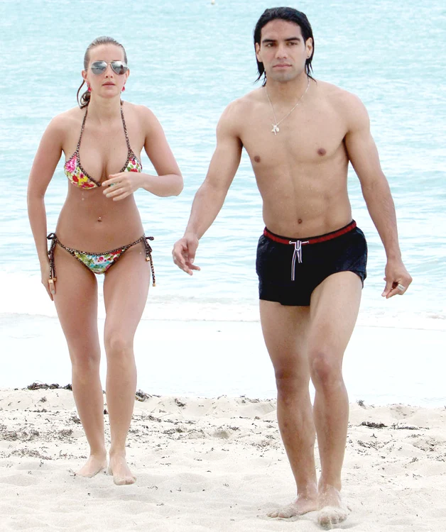
    Falcao a mers  cu soţia pe plajele  din Miami (Fotografii: guliver/splashnews/hepta)  