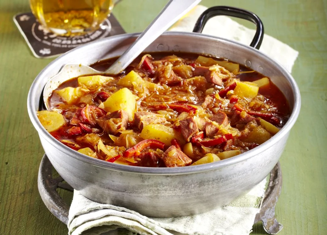 tocanita de varza cu carne de porc jpeg