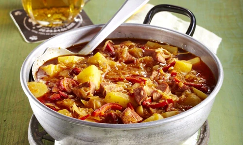 tocanita de varza cu carne de porc jpeg