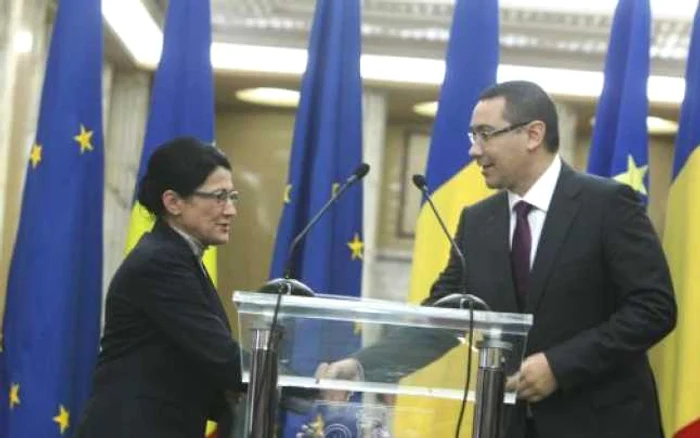 Ecaterina Andronescu răspunde la fel ca şeful ei, premierul Victor Ponta, la acuzaţiile de plagiat: e atac politic