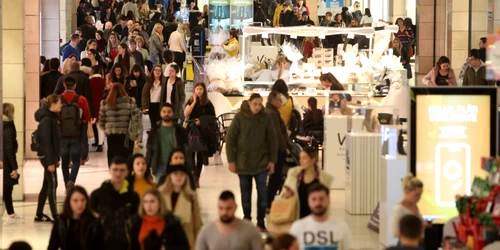 Și mall urile sunt o țintă preferată pentru bucureștenii în cautare de cadouri, dar și de aprovizionare pentru Sărbătorile de Iarnă jpeg