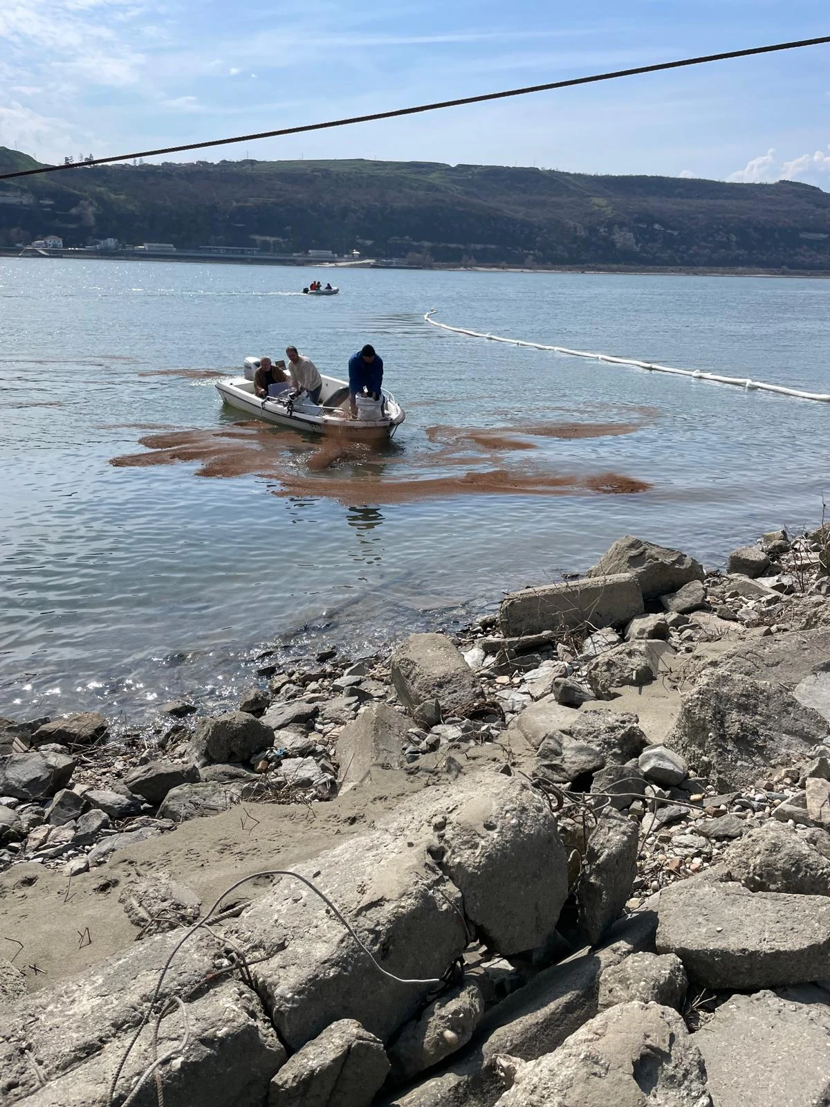 Transport ilegal de deșeuri pe Dunăre, oprit în zona Galați din drumul spre Turcia