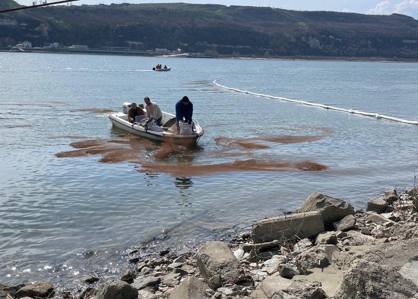 Transport ilegal de deșeuri pe Dunăre, oprit în zona Galați din drumul spre Turcia