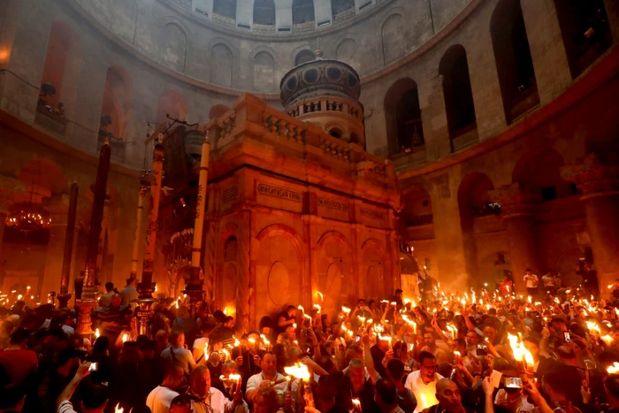 Lumina Sfântă la Ierusalim FOTO: AFP Thomas Coex