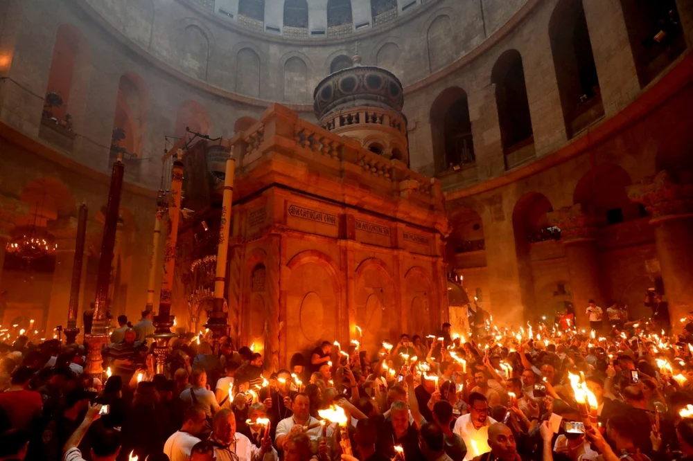 Ce se întâmplă cu Lumina Sfântă de la Ierusalim în caz de forță majoră. „A fost păstrată aici neîntrerupt aprinsă, în mod preventiv”