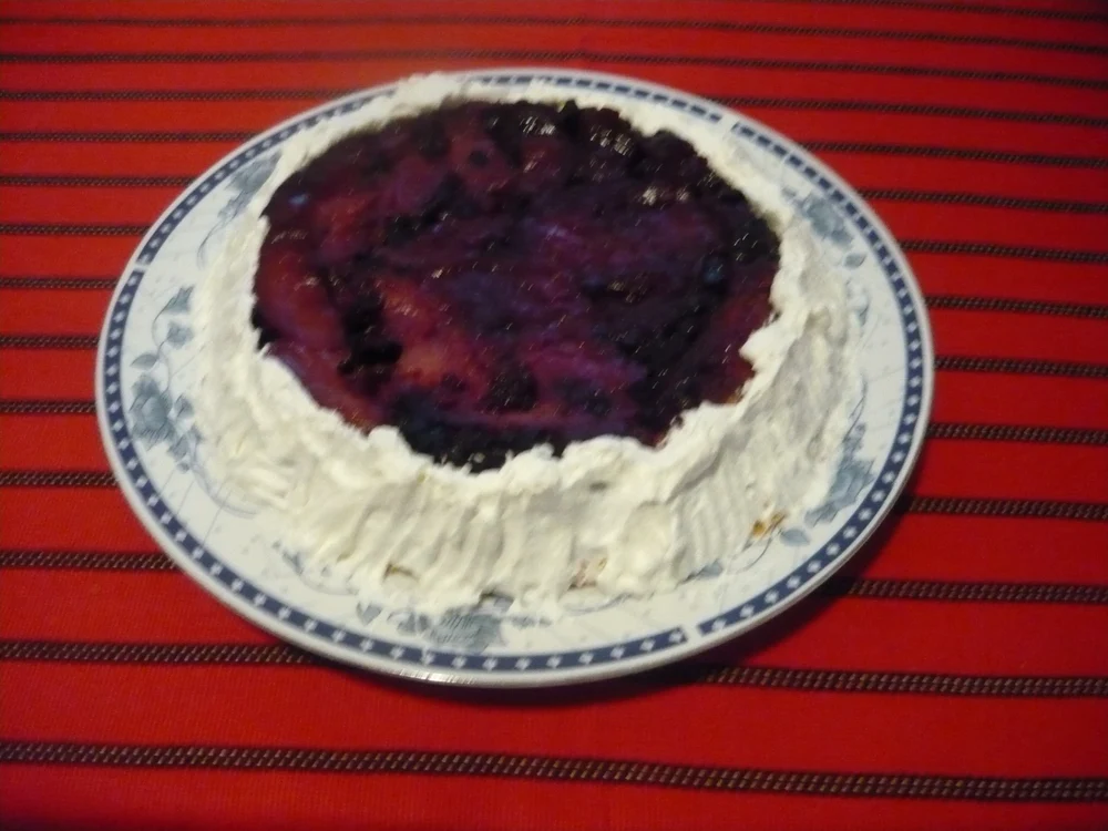 Tort cu jeleu de fructe de pădure