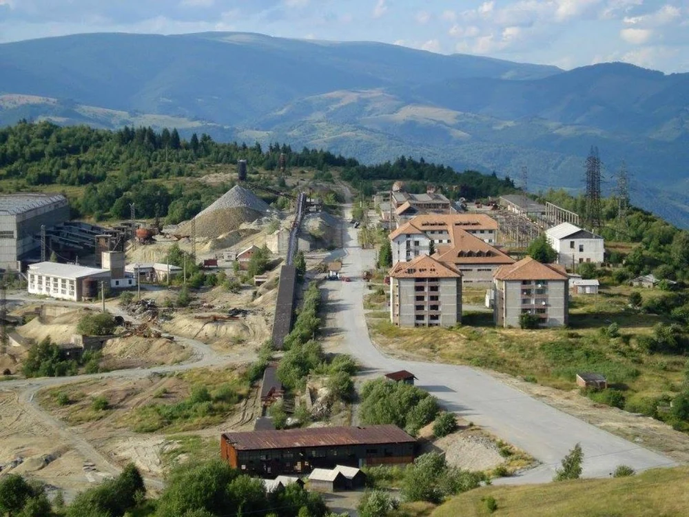 Uzina din Dealul Piciorului unde se prelucrează minereul. Foto: Facebook/ Cupru Min Abrud