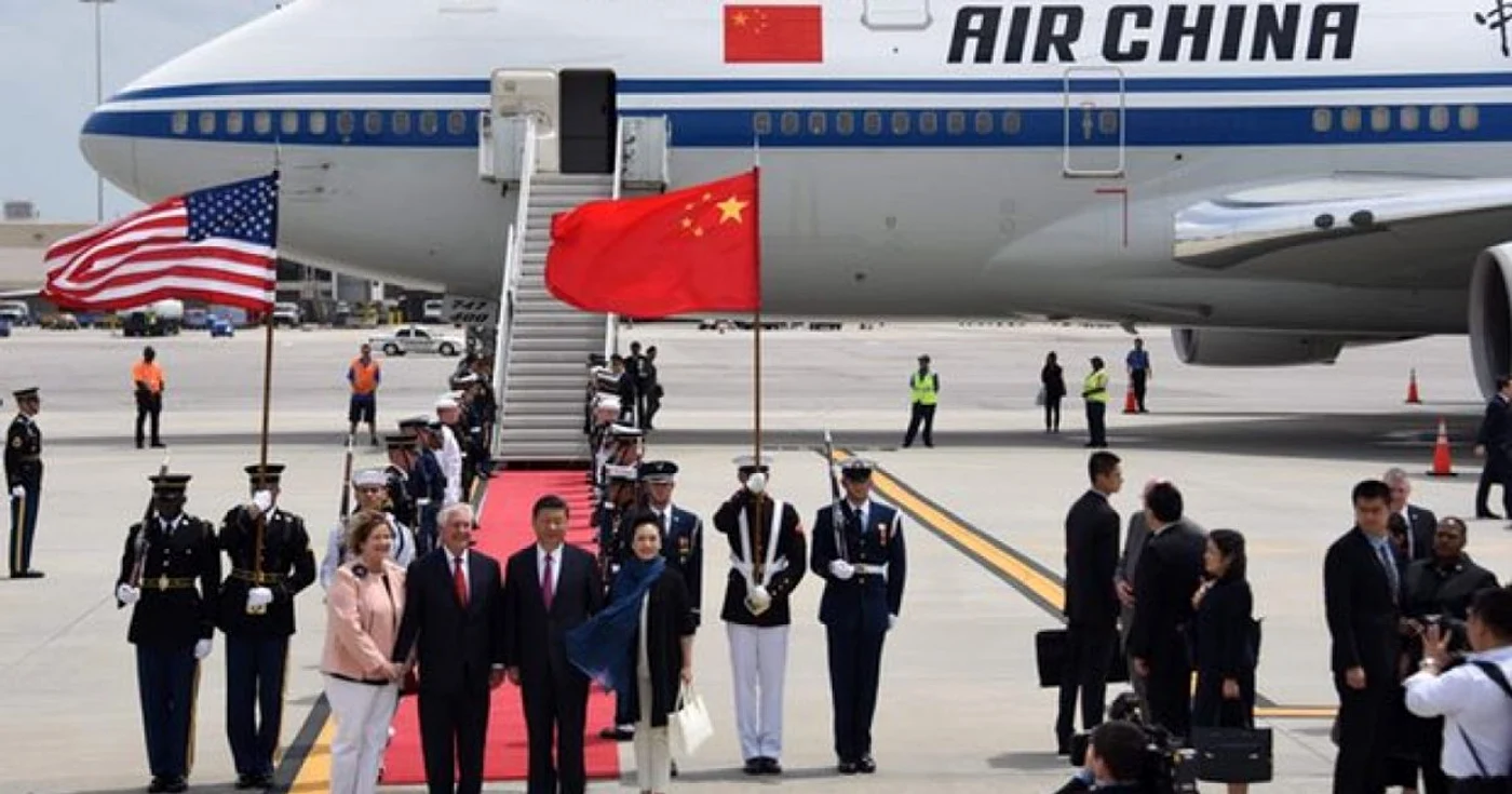 Xi Jinping intampinat pe taram american pe secretarul de Stat Rex Tillerson FOTO AFP/Getty Images