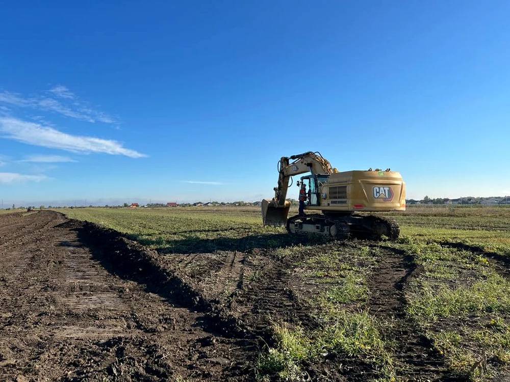 Primele utilaje au ajuns pe șantier FOTO: Prefectura Vrancea