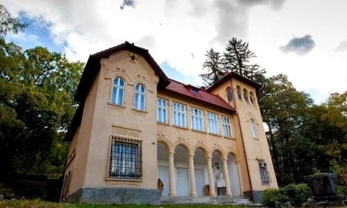 Expoziție de ceramică și fotografie în casa lui Octavian Goga de la Ciucea jpeg