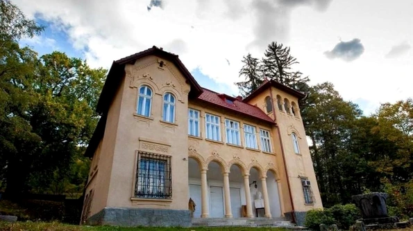 Expoziție de ceramică și fotografie în casa lui Octavian Goga de la Ciucea jpeg