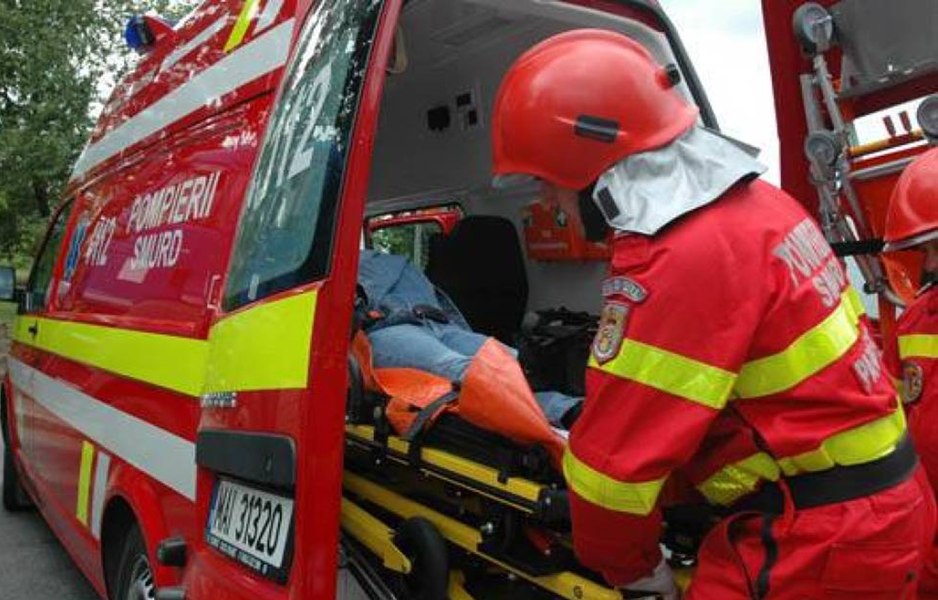 Car Plunges 300 Meters into Romanian Ravine; One Dead, Three Injured