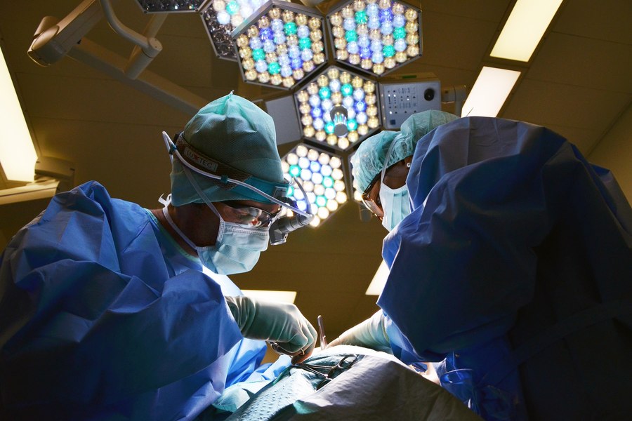 Cât câștigă un medic în funcție de competențe și ce bani în plus iau medicii de familie