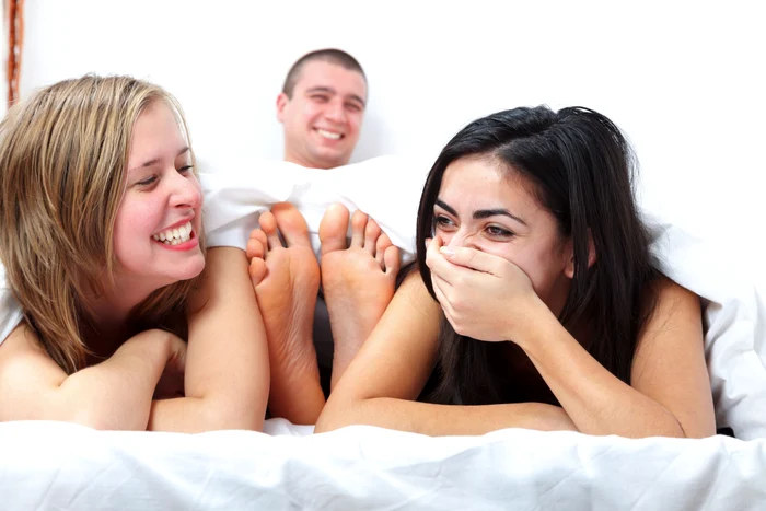 Ce trebuie să ştii înainte de o partidă de sex în trei? Că toţi cei implicaţi sunt de acord şi pregăţiţi pentru această experienţăFoto: Click!