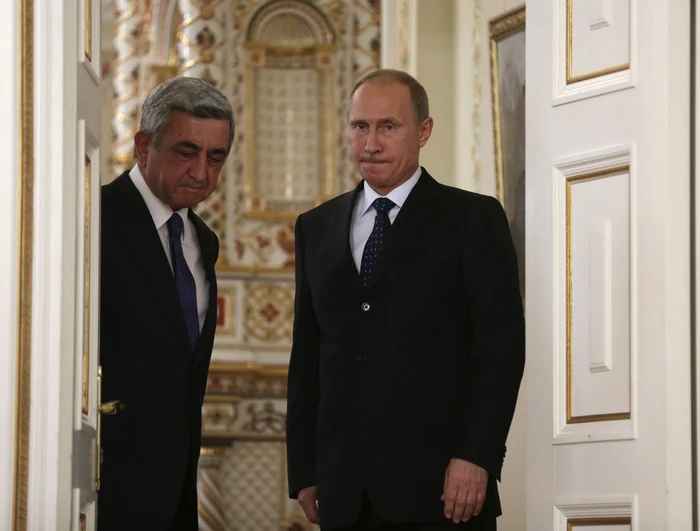 Preşedintele Armeniei Serzh Sargsyan şi Vladimir Putin. FOTO: Reuters