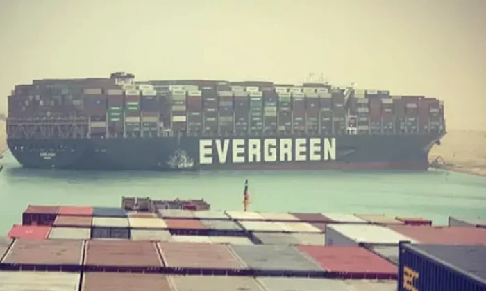 VIDEO // Cum a fost repus pe linia de plutire gigantul cargobot care a blocat Canalul Suez png