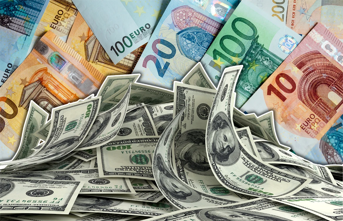 Bancnote de euro și dolar răsucite ca într-o mașină de spălat
