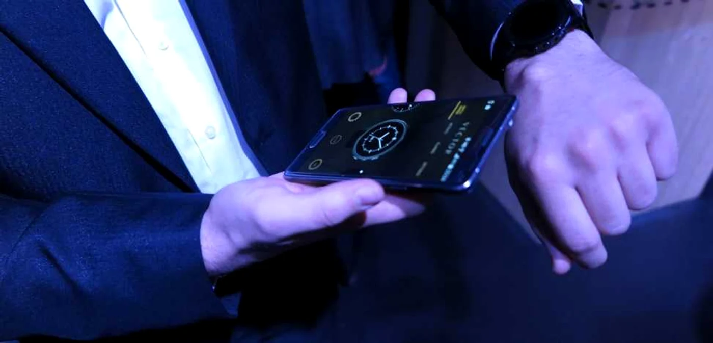 Ceasul e acum companion al telefonului. FOTO Răzvan Băltăreţu/Adevărul