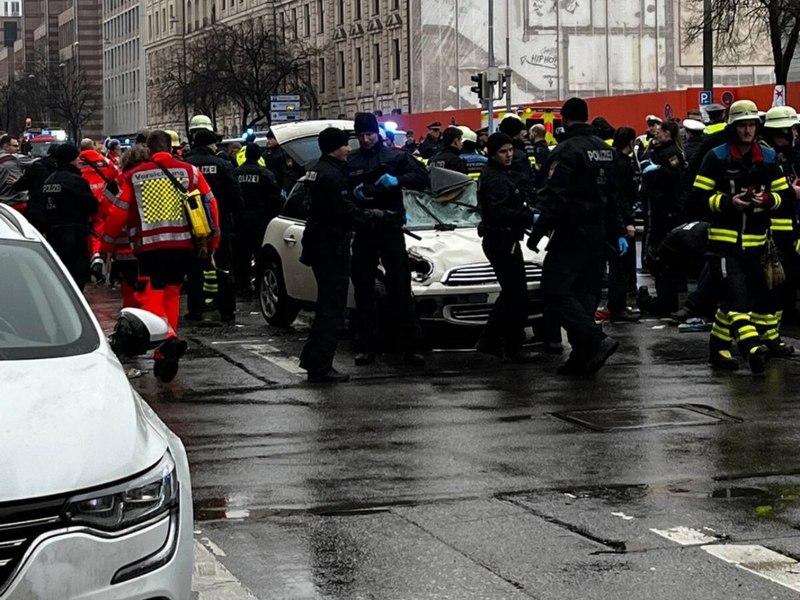O mașină a intrat într-un grup de oameni în Munchen. Cel puţin 28 de persoane sunt rănite grav. Cine este suspectul