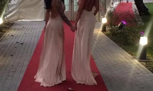 Cele două fete sexy poartă același prenume: Claudia jpeg