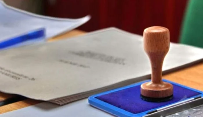 
    Partidele politice nu mai pot primi bani ”cu sacul”  