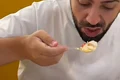 barbat mancare cantina jpeg