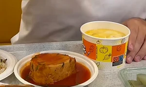 barbat mancare cantina jpeg