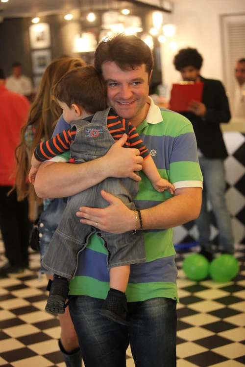 Andrei Duban este un tată foarte fericit şi-şi iubeşte băieţelul ca pe ochii din cap (foto: SEVER GHEORGHE)