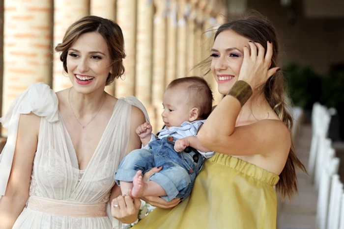 
    Adela și Radu sunt nașii lui Vlad, fiul Danei RogozFoto: arhivă personală  