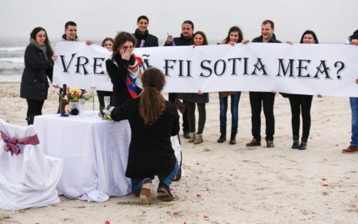 Cerere în căsătorie la malul mării FOTO blog.alexmusat.ro