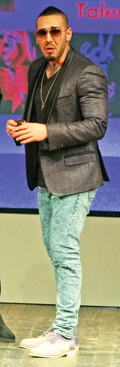 Pentru o petrece privată, Alex Velea cere 3.500 €, iar pentru un bal de boboci, 2.500. Aşadar, numai săptămâna trecută a adus în bugetul familiei 12.000 €.Foto: Dorin Constanda