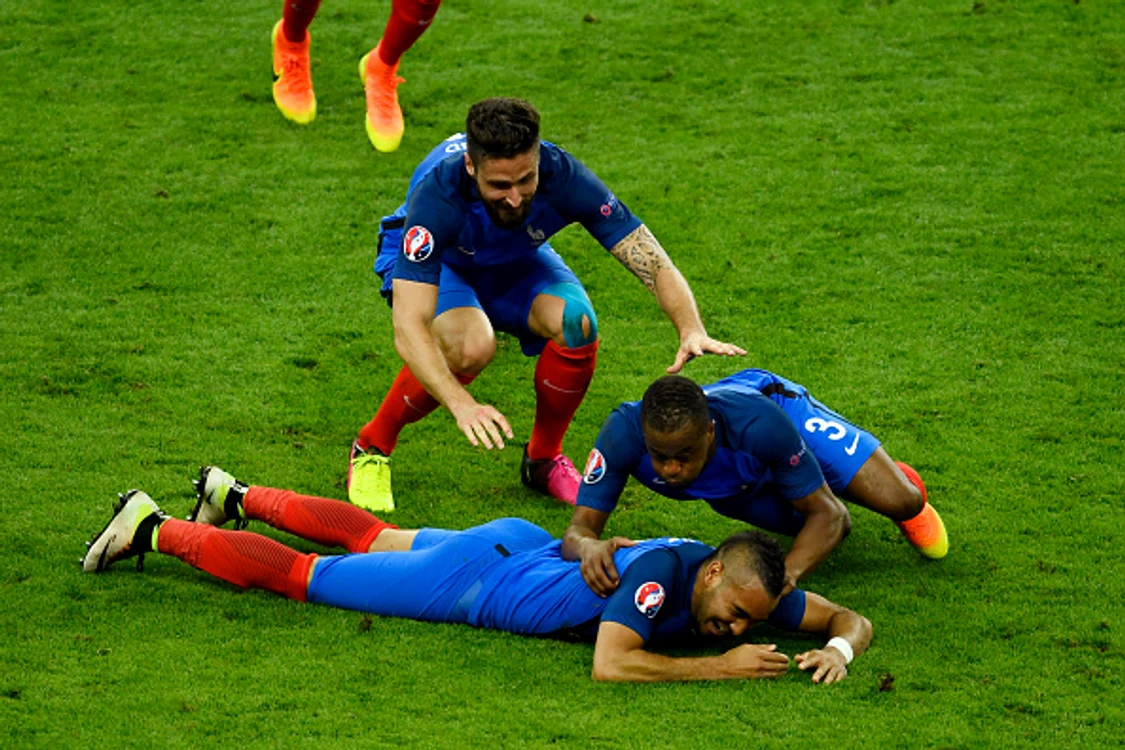 
    Soția lui Payet l-a încurajat pe fotbalist din tribuneSursă: AP  