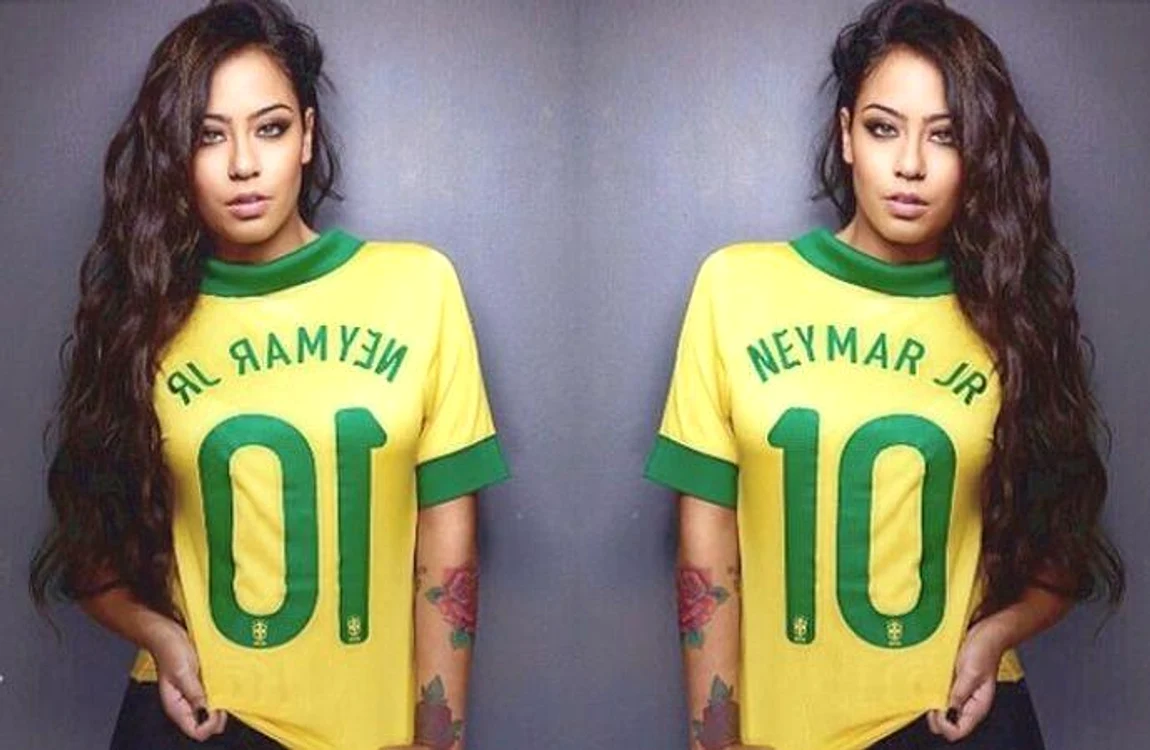 Rafaella, în tricoul Braziliei purtat de Nymar