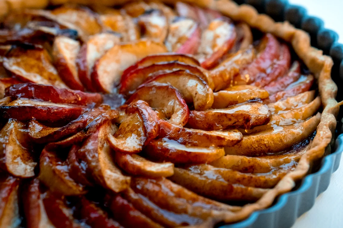 Tartele cu mere sunt un desert delicios indiferent de anotimp.