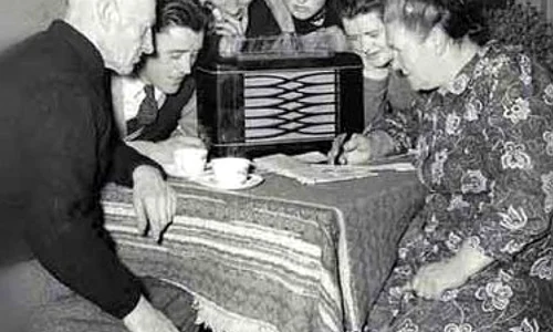 Radioul, mijloc de propagandă preferat de marii dictatori ai lumii? jpeg