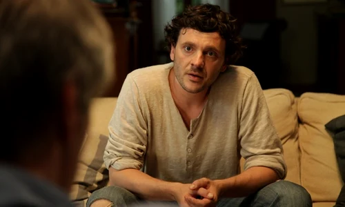 "Întotdeauna îmi apăr personajele" interviu cu actorul Bogdan DUMITRACHE jpeg