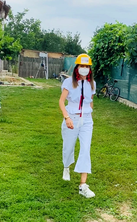 Alina, de la ”Visuri la cheie”, poartă mereu mască