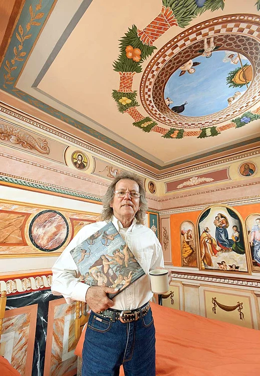 Robert Burns (67 de ani) este un fan înfocat al artei renascentiste Fotografii: Guliver/Rexfeatures