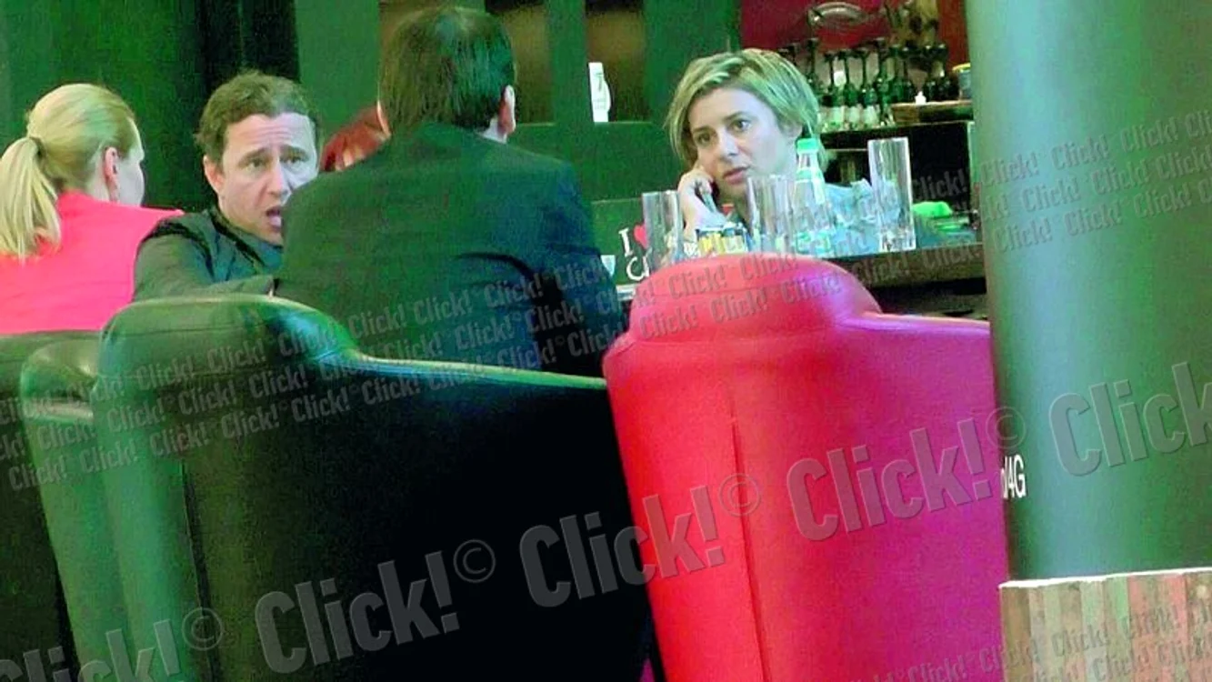 Laurenţiu Reghecampf şi  Anamaria Prodan au stat la cafea cât timp fetele au fost la cumpărături