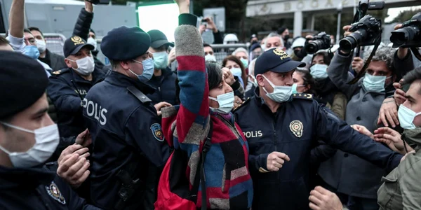 Ciocniri intre Politia turca si studenti ai Universitatii Bogazici FOTO EPA-EFE