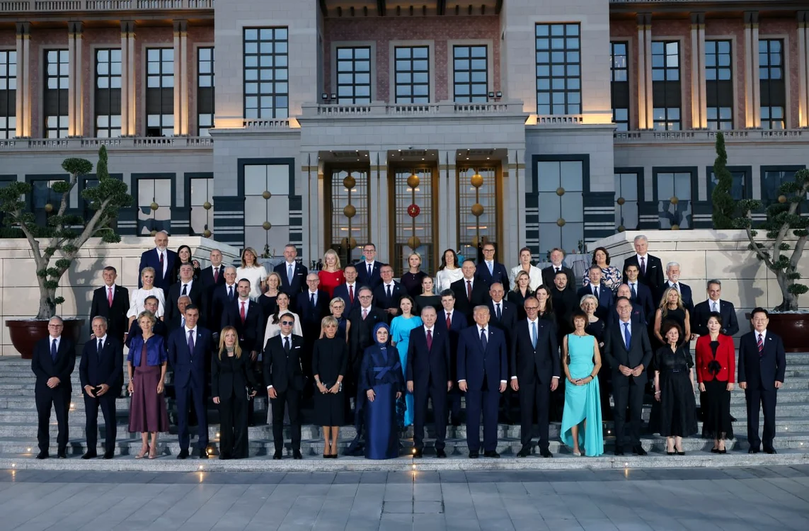 Fotografia de grup a lideri participanți la summitul NATO de la Ankara/FOTO:X