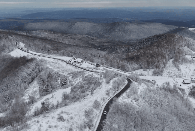 Transapuseana, drumul montan care face uitate Transfăgărășanul și Transalpina în timpul iernii    