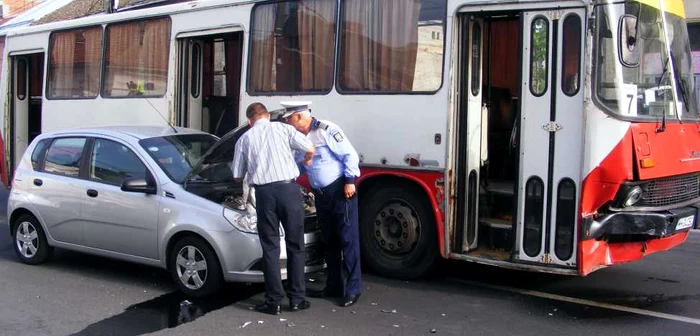 Accident pe strada Traian din Turnu Severin FOTO Corina Macavei