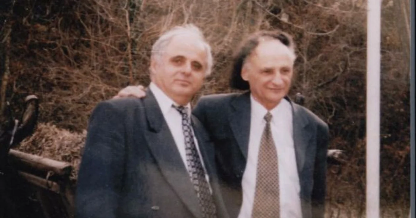 Tudor Nedelcea şi Grigore Vieru (foto: Biblioteca Aman Craiova)