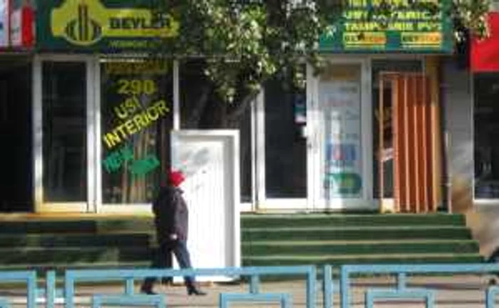 Magazinele Beyler continuă să funcţioneze în oraş, Foto Vali Trufaşu