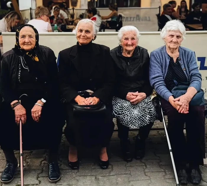Bunicuțele fotografiate de Oana / foto: Captură TikTok