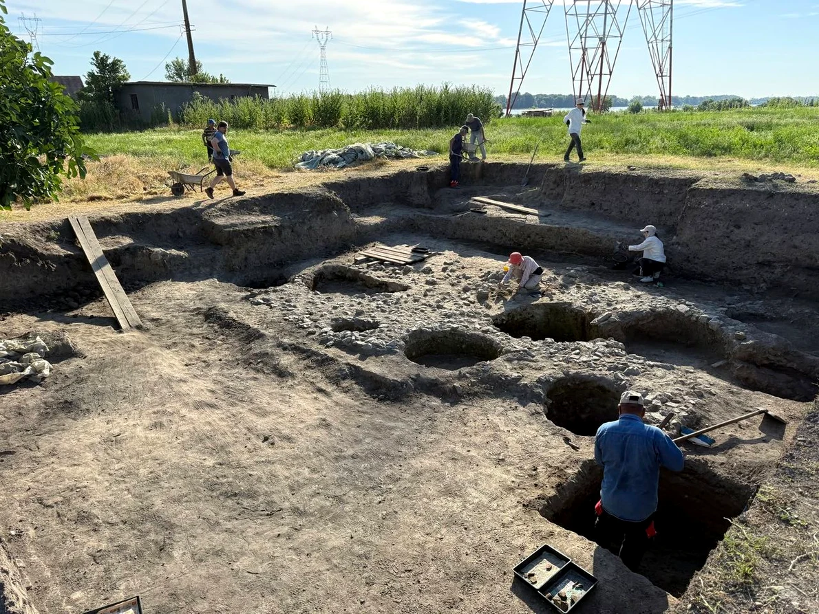 Cercetări arheologice la Noviodunum (© Facebook / Direcția Patrimoniu Digital - cIMeC)