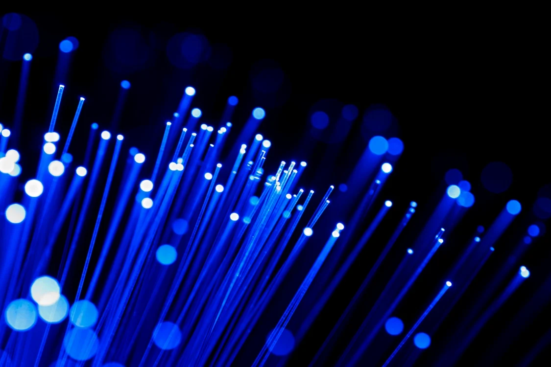 Nou record mondial privind viteza transferului de date prin fibră optică